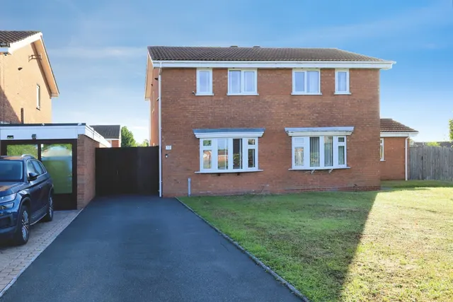 Sandalwood Close, Coppice Farm, WV12, photo 1