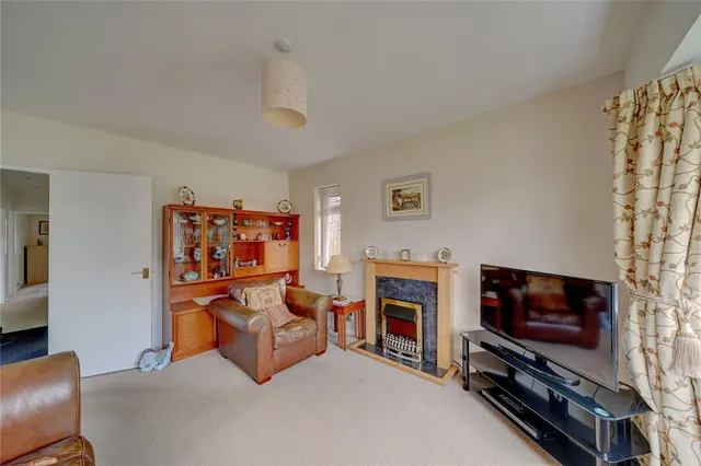 Photo 3 — Petersfield Drive, Droitwich, Worcestershire, WR9 7AR