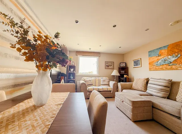 Photo 3 — Egerton Road, Bexhill-On-Sea, TN39 3HH