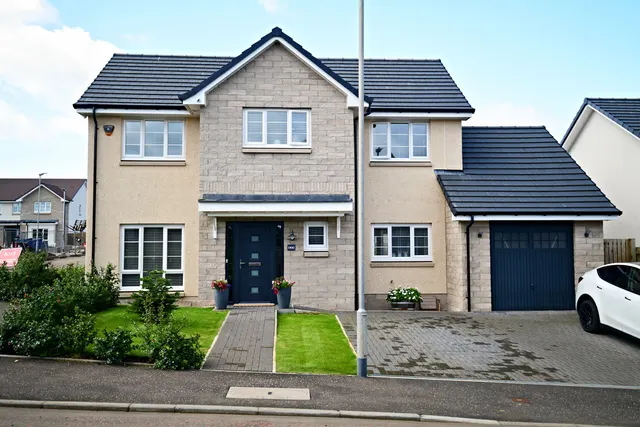 Westwood Court, Irvine, KA11, photo 1