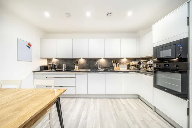 Selbourne Avenue, TW3, photo 3