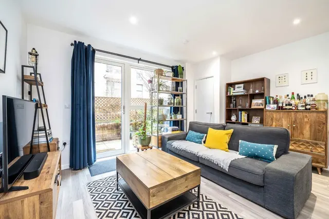 Selbourne Avenue, TW3, photo 2