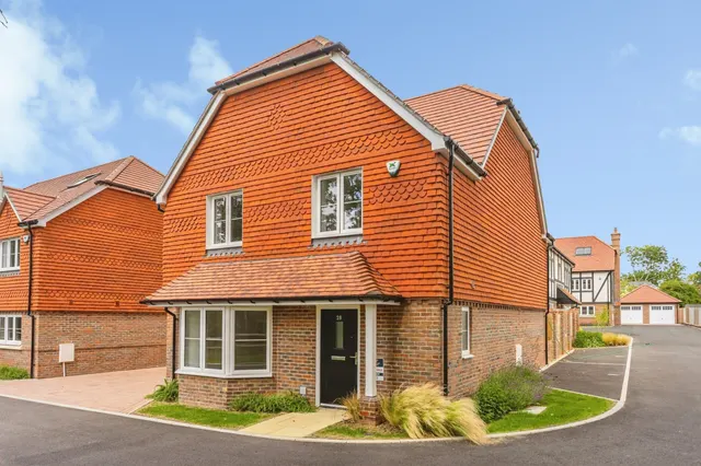 Folders Lane, Burgess Hill, photo 1