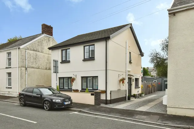 Betws Road, Ammanford, SA18, photo 1
