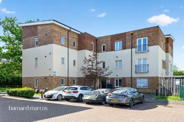 Thornton Close, Leatherhead, photo 1