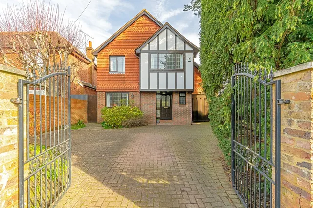 Nightingale Road, Hampton, Middlesex, TW12 3HX, photo 1