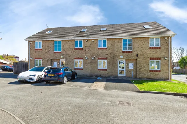 Telford Drive, Slough, SL1, photo 1