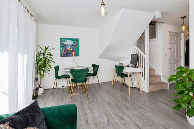Telford Drive, Slough, SL1, photo 2