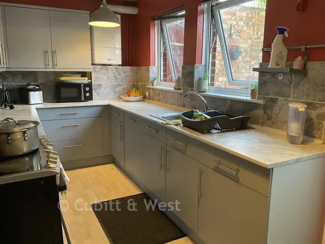 Barncroft Way, Leigh Park, PO9, photo 3