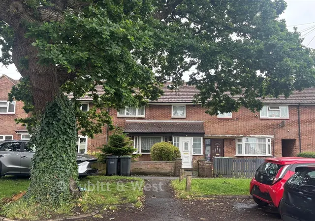 Barncroft Way, Leigh Park, PO9, photo 1