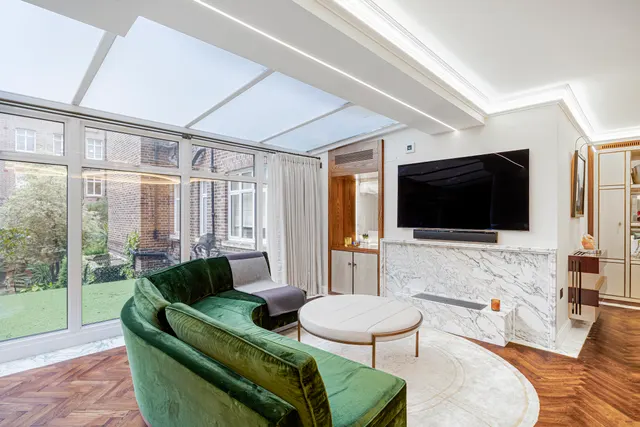 Photo 2 — Upper Grosvenor Street, Mayfair, London