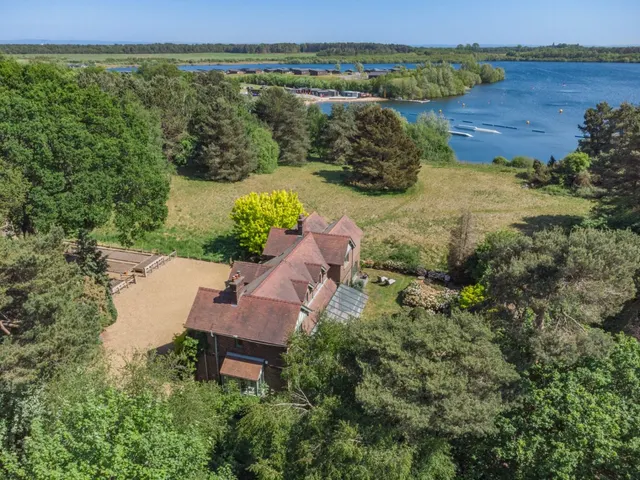 4 bedroom house — Chester Road, Oakmere, Cheshire, CW8 2HB