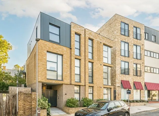St. Andrew's Road, Surbiton, KT6, photo 1