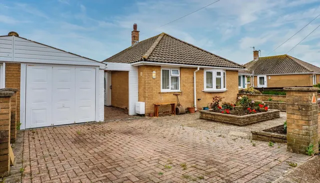 Innings Drive, Pevensey Bay, BN24, photo 1