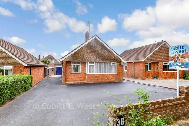 Catherington Lane, Waterlooville, PO8, photo 1