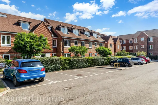 London Road, Redhill, photo 1