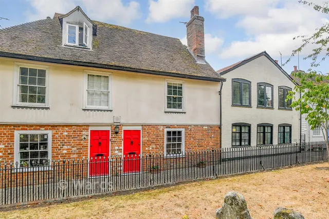 Church Yard, Ashford, TN23, photo 1