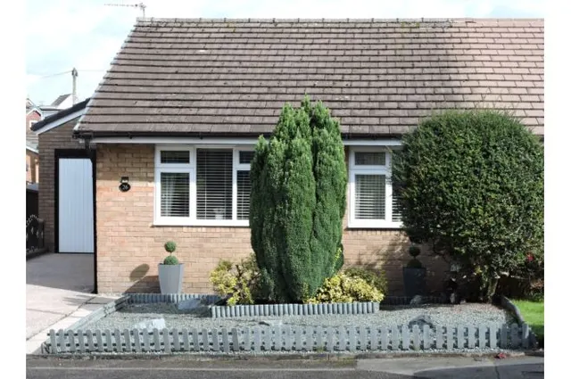 Penryn Avenue, Oldham, OL2, photo 2