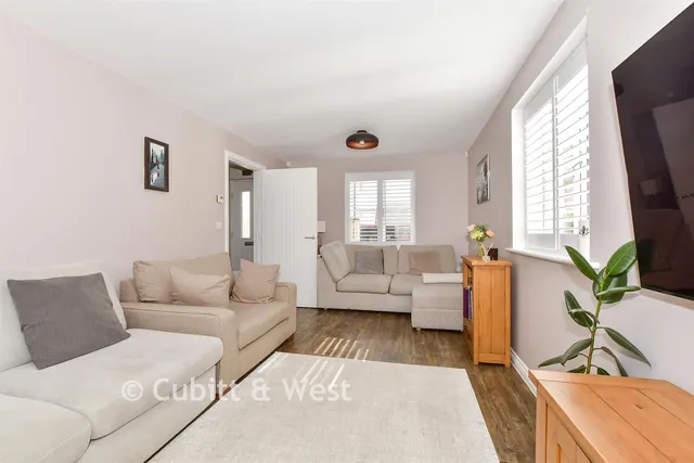 Tanners Way, Faygate, RH12, photo 3
