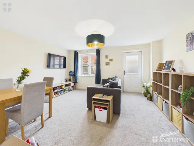 Photo 3 — Ravel Lane, Aylesbury, HP21 9GR