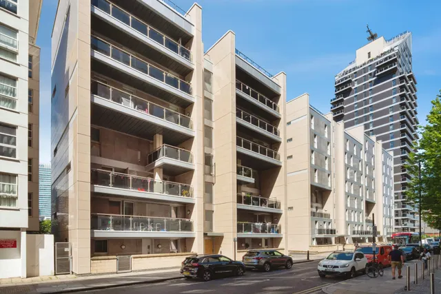Blackwall Way, London, E14, photo 1