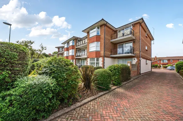 West Avenue, Worthing, BN11, photo 1