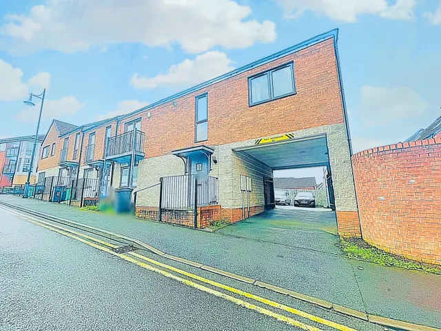 Charity Bick Way, West Bromwich, B70, photo 1
