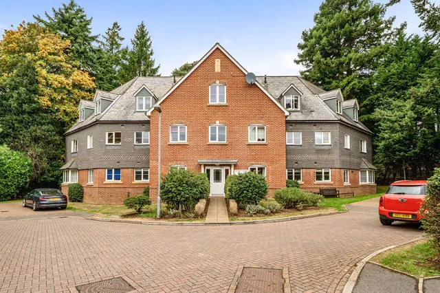 Meadowlands Drive, Haslemere, GU27, photo 1