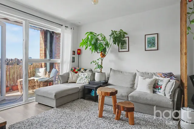 Ron Leighton Way, London, E6, photo 1