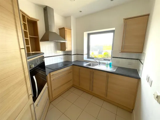 Eversley Court, Seaford, photo 3