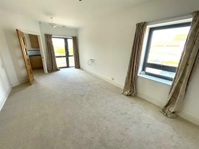 Eversley Court, Seaford, photo 2