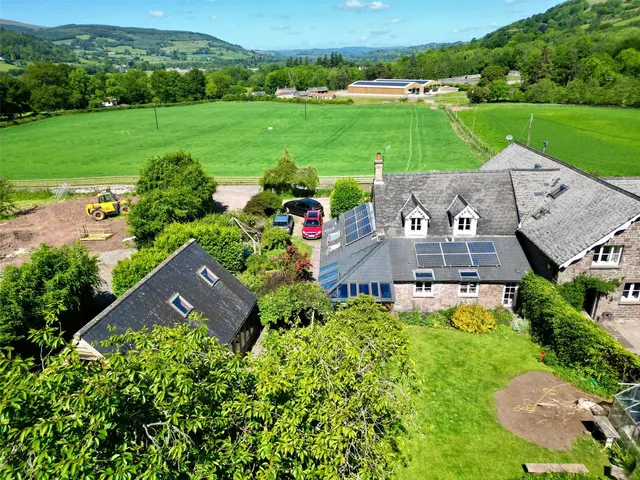 Photo 2 — Bwlch, Brecon, Powys, LD3 7JJ