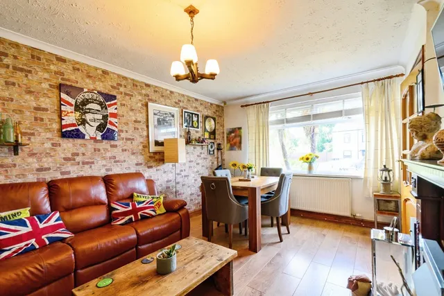 Photo 2 — Avon Close, Worsley, Manchester, Greater Manchester, M28