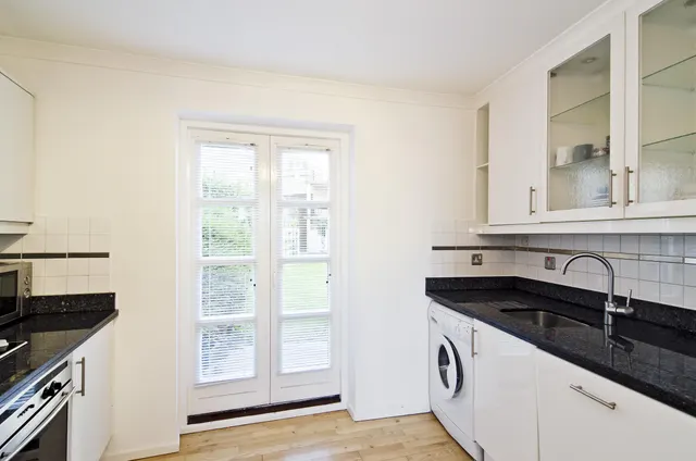 Photo 3 — Princes Court, Rotherhithe, SE16