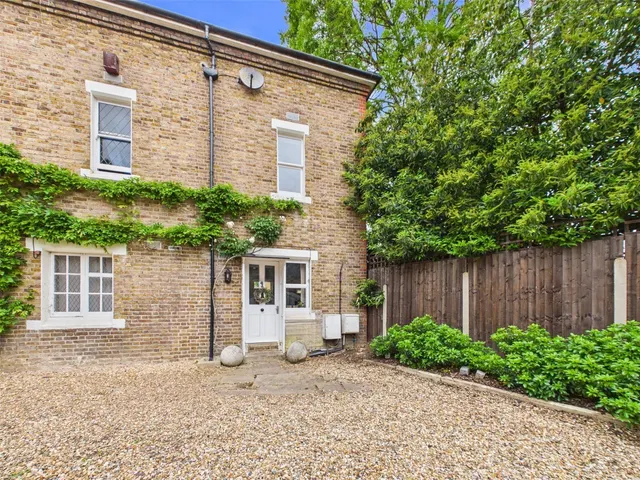 Manor Road, Teddington, TW11, photo 1