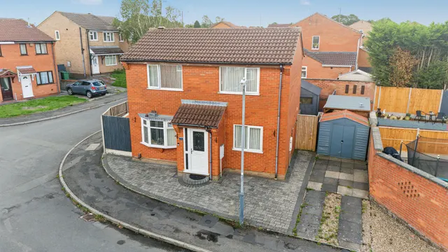 3 bedroom house, Aintree Close, Bedworth, CV12