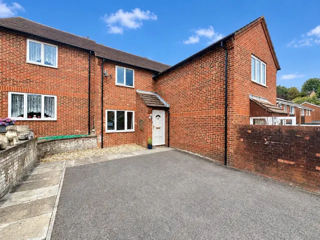 2 bedroom house, Leaver Road, Henley-on-Thames, RG9