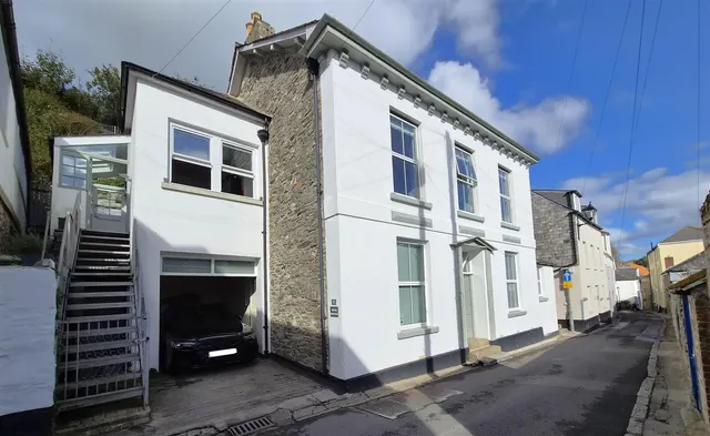 North Street, Fowey, photo 1