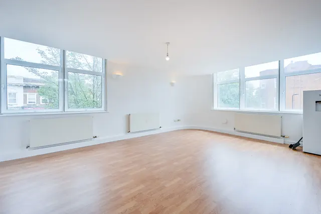 7 Woodgrange House, 429 Uxbridge Road, London, photo 1