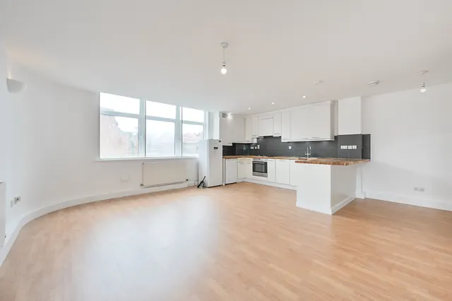 Photo 2 — 7 Woodgrange House, 429 Uxbridge Road, London