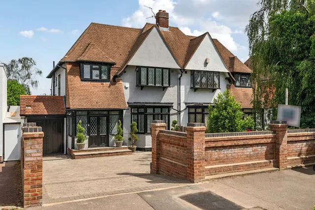 Eltham Palace Road, SE9, photo 1