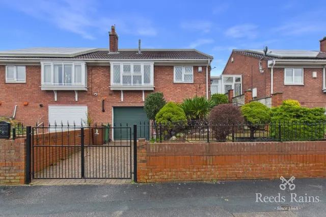 Holywell Gardens, Castleford, West Yorkshire, WF10, photo 1