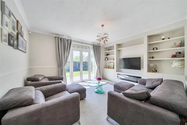 Photo 2 — Blaydon Close, Ruislip, HA4 8AD