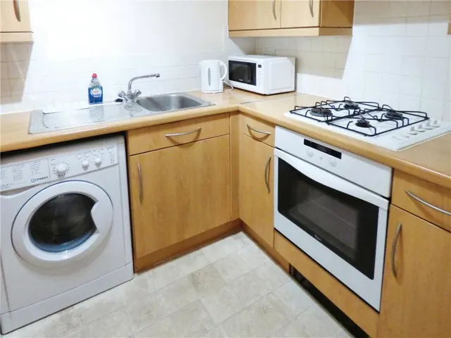 Avro Court, Hamble, SO31, photo 3