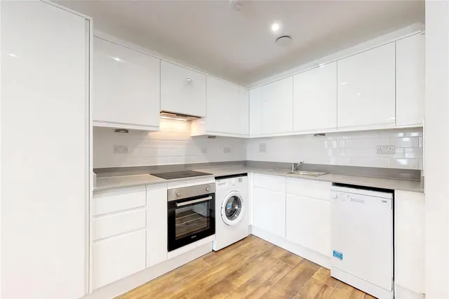 Lyons Way, Slough, SL2, photo 3