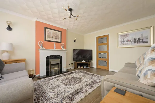 Photo 3 — Craigelvan Avenue, Cumbernauld, G67 4SB