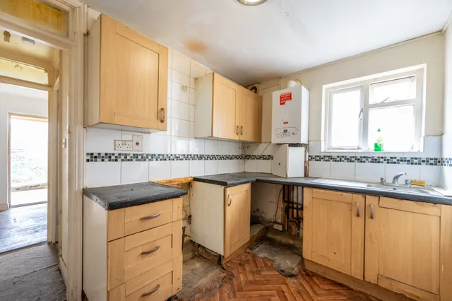Photo 2 — 20a Belton Road, London