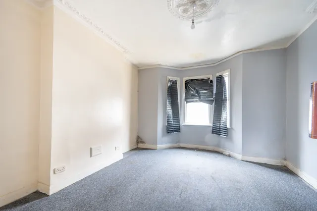 20a Belton Road, London, photo 1