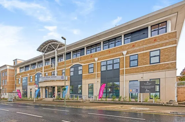 Staines-upon-Thames, Surrey, photo 1
