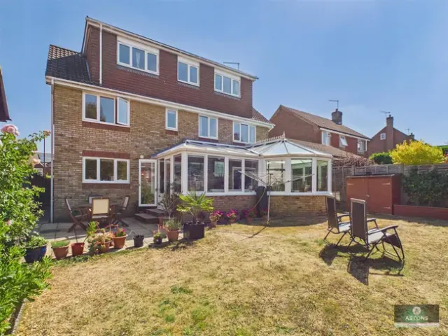 Moorland Road, Maidenbower